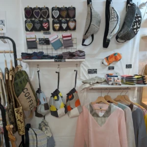 Boutique du collectif créatif conflanais l'art local